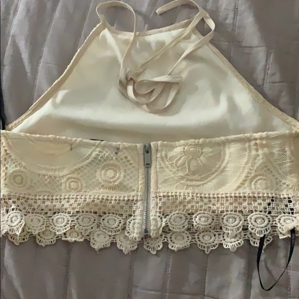 Halter top - Picture 3 of 3
